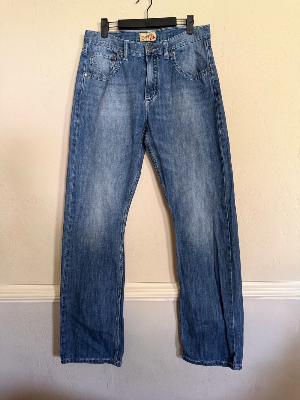 Men's Wrangler Straight-Leg Denim Jeans in Light Blue